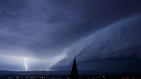 Silní bouřky zasáhly Česko: Blesky nad Opavou, (25.08.2023)