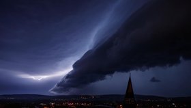 Silní bouřky zasáhly Česko: Blesky nad Opavou, (25.08.2023)