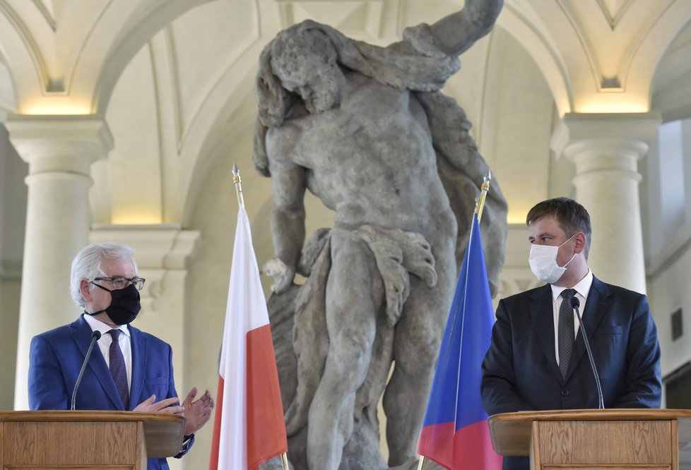 Ministr zahraničí Tomáš Petříček (ČSSD) jednal s polským kolegou Jackem Czaputowiczem o polsko-českých přechodech.