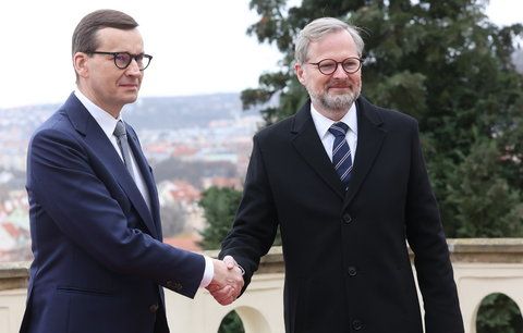 Polský premiér dorazil do Prahy. S Fialou podepsal dohodu o řešení vlivu těžby v Turówě