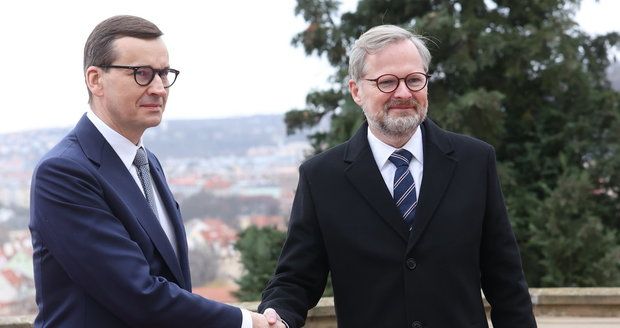 Polský premiér dorazil do Prahy. S Fialou podepsal dohodu o řešení vlivu těžby v Turówě