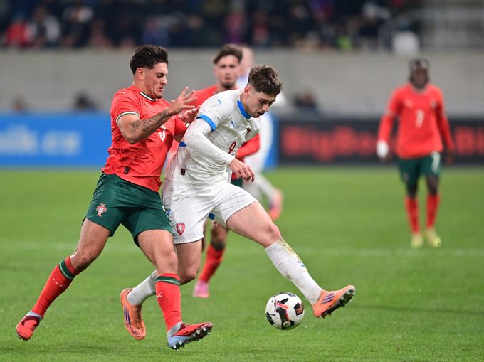 ONLINE: Česko - Portugalsko 0:0. Zaskočí lvíčata giganta? Šance na obou stranách ONLINE: Česko - Portugalsko 0:0. Zaskočí lvíčata giganta? Šance na obou stranách