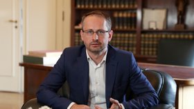 Vrchní ředitel právní a konzulární sekce na ministerstvu zahraničí Martin Smolek.