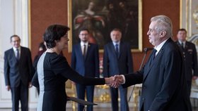 Prezident Miloš Zeman jmenoval 14. března v Praze Evu Zažímalovou do funkce předsedkyně Akademie věd ČR.