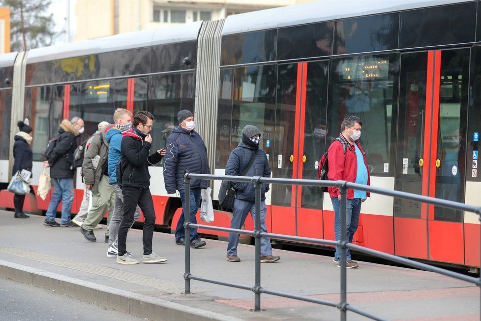 V úterý 17. března 2020 začalo platit nařízení primátora - do pražské MHD vstup bez roušky zakázán.