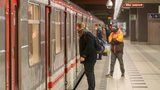 Signál v metru se opět rozšířil. Nově se k internetu připojíte na Andělu a Smíchovském nádraží