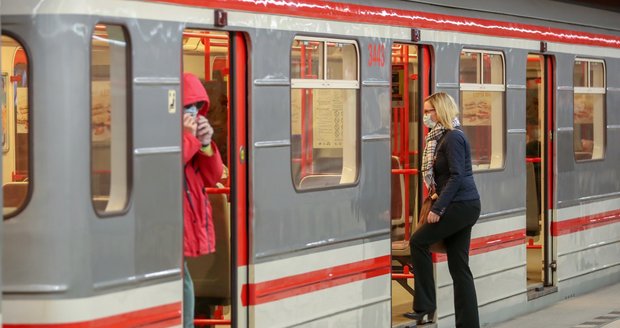 V dalších úsecích pražského metra je nově mobilní signál. Práce na dalším rozšiřování komplikuje koronavirus. (ilustrační foto)
