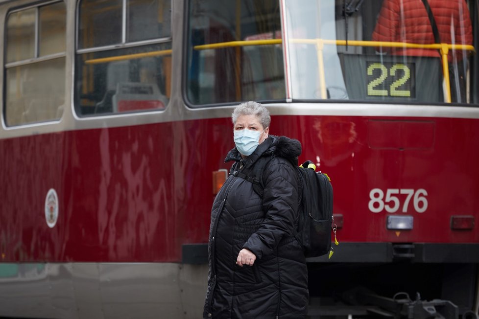 V úterý 17. března 2020 začalo platit nařízení primátora - do pražské MHD vstup bez roušky zakázán.