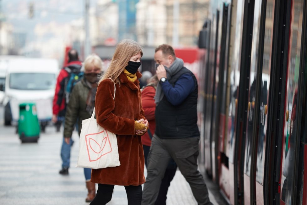 V úterý 17. března 2020 začalo platit nařízení primátora - do pražské MHD vstup bez roušky zakázán.