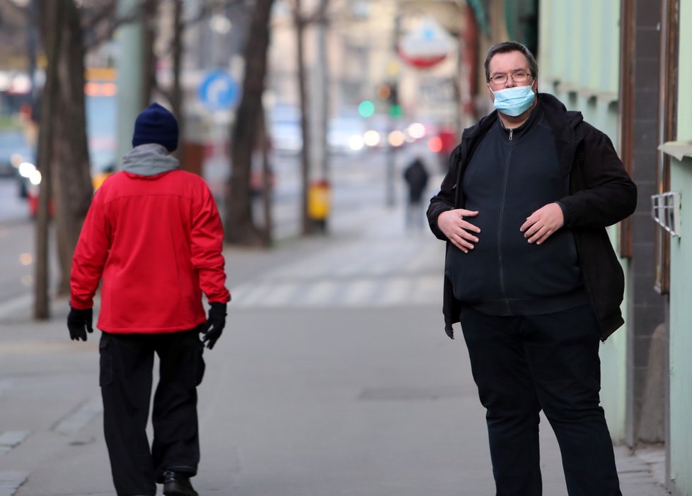 Od čtvrtka 2. 12. je zrušený noční zákaz vycházení. Noční linky MHD v Praze však posílené nejsou. (ilustrační foto)