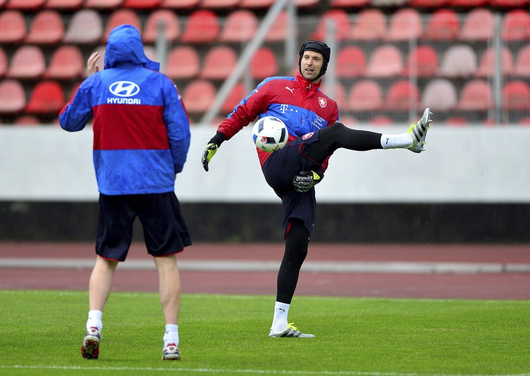 Brankář české reprezentace Petr Čech na tréninku