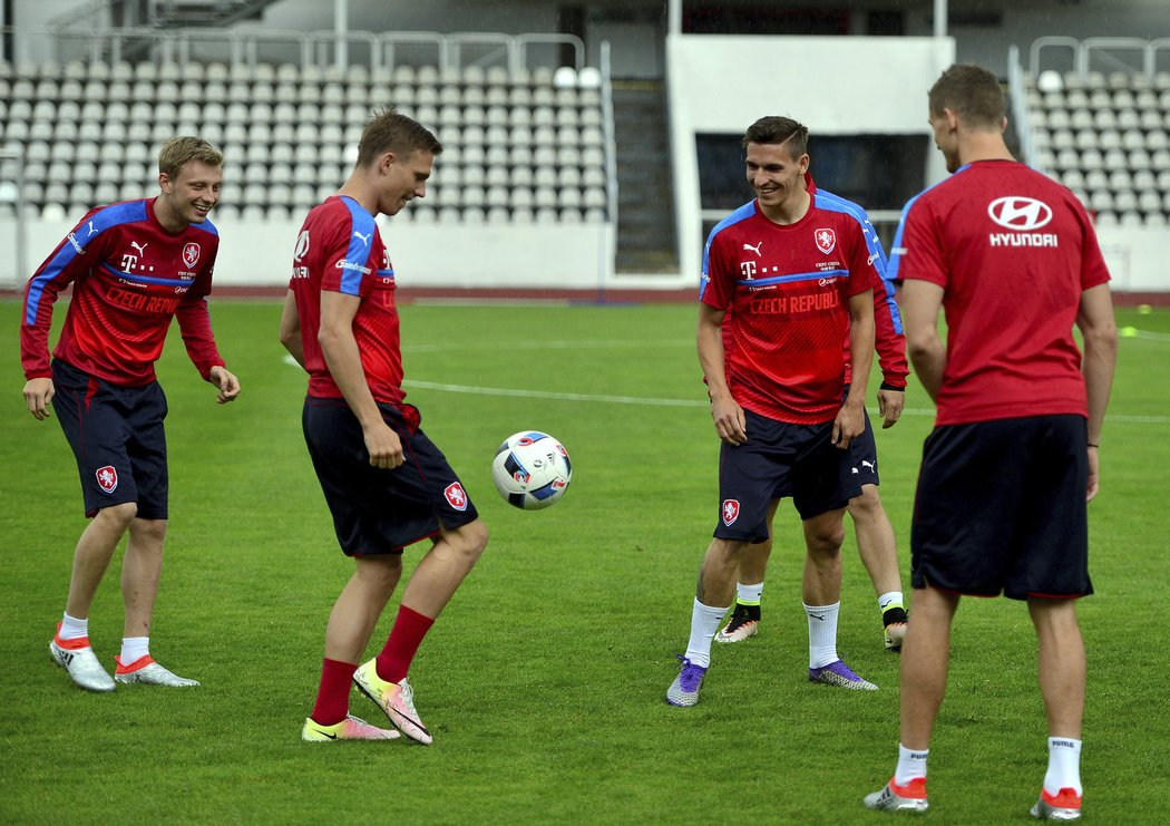 Fotbalisté české reprezentace na tréninku