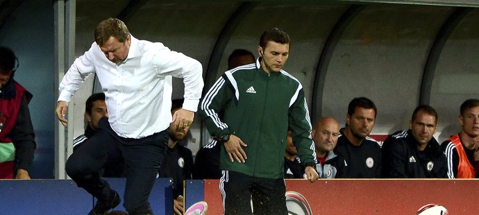 Trenér Česka Pavel Vrba se musel vyhnout skluzu lotyšského hráče
