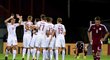 Fotbalisté české reprezentace slaví po výhře nad Lotyšskem postup na EURO