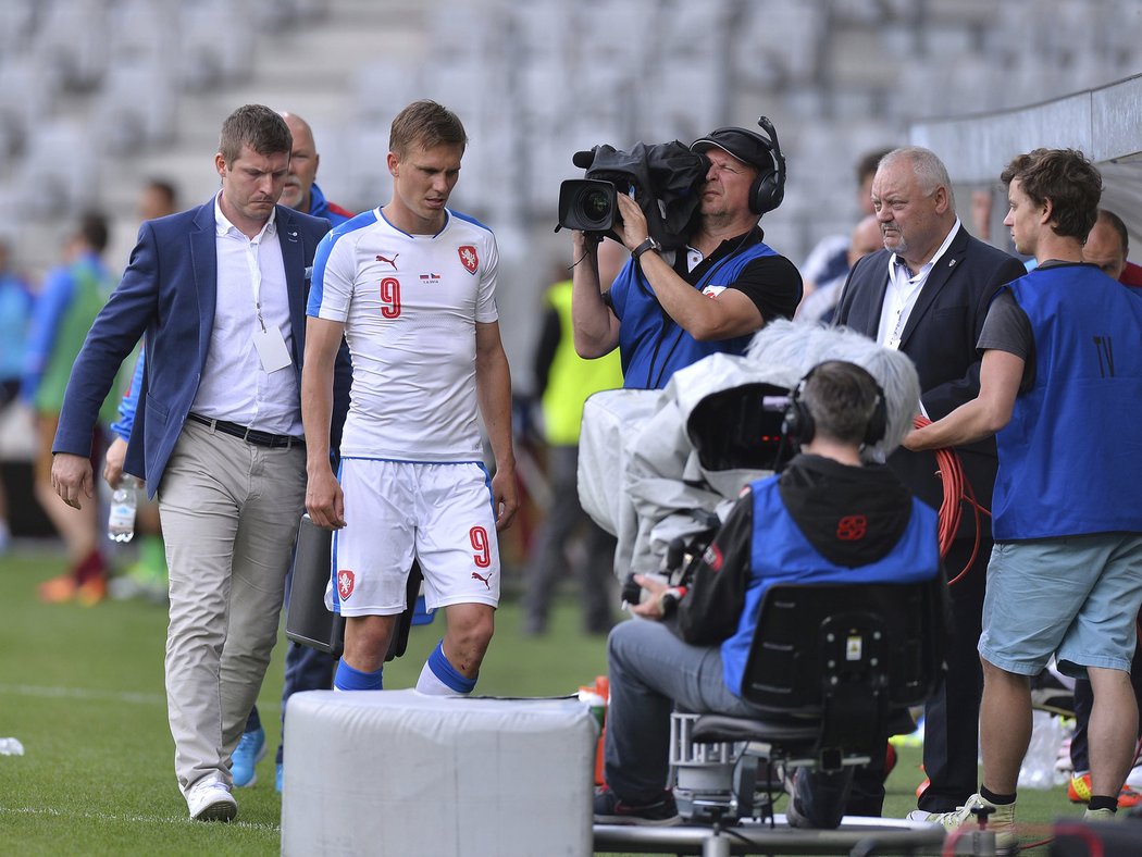 Zraněný záložník české reprezentace Bořek Dočkal