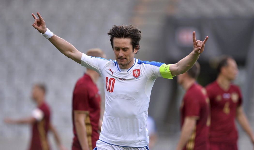 Kapitán české reprezentace Tomáš Rosický se raduje z gólu proti Rusku