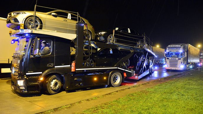 Zavedení nového mýtného systému na českých silnicích se obešlo bez větších kompikací