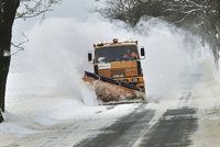 Řidiče trápí ledovka: Způsobila nehody a zavřela silnice