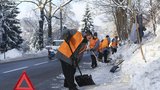 V Čechách hrozí ledovka, varují řidiče i chodce meteorologové. Na Jizerce bylo –17 °C