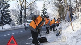 V Čechách hrozí ledovka, varují řidiče i chodce meteorologové. Na Jizerce bylo –17 °C