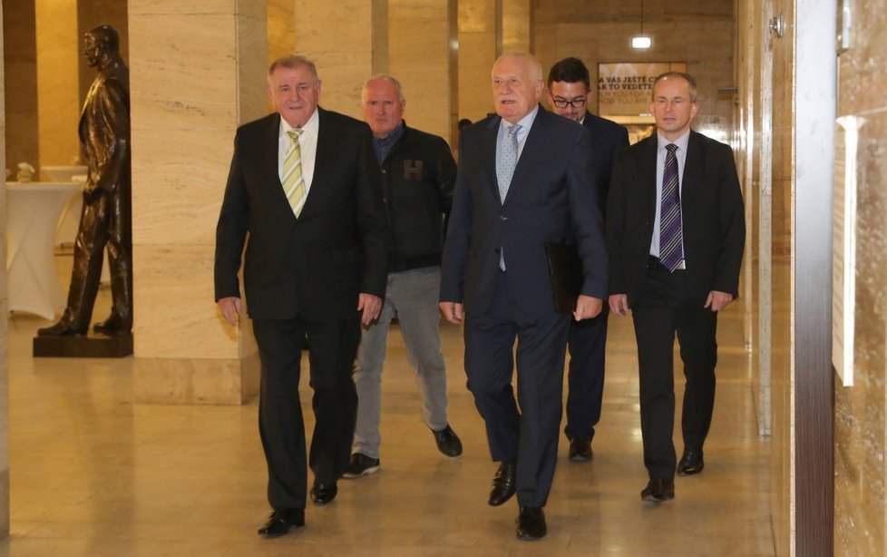 Diskuze o vývoji Česka a Slovenska 25 let po rozpadu společné republiky: Václav Klaus a Vladimir Mečiar