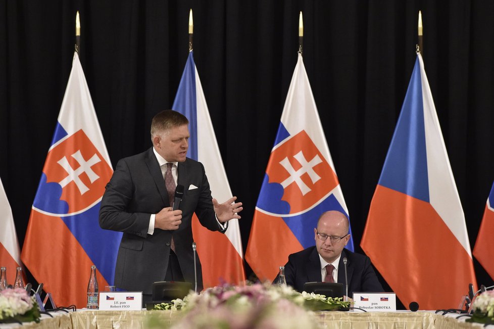 Češi a Slováci opět spolu: V Lednici se sešla Sobotkova a Ficova vláda.