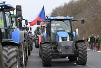 Škody za miliony eur. Bouřící zemědělci napadají auta a ničí náklady, kritizují kamioňáci