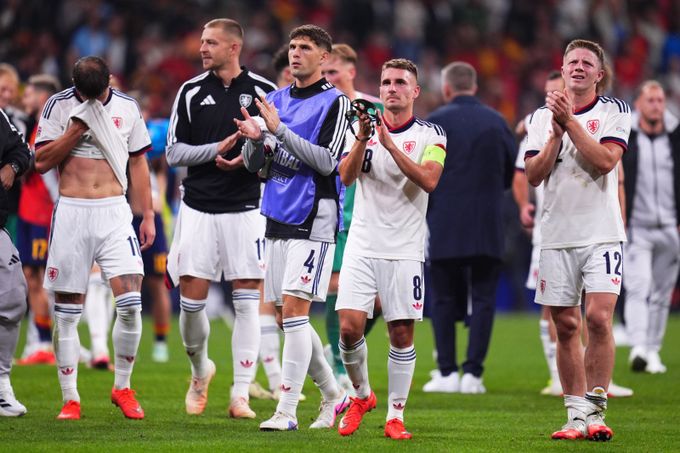 Jak vidí Čechy v Anglii: Deniův rukopis, pochvala pro gólmany. Součka dohání věk Jak vidí Čechy v Anglii: Deniův rukopis, pochvala pro gólmany. Součka dohání věk