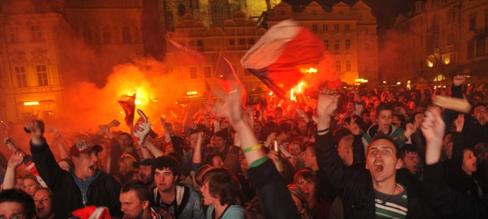 Čeští fanoušci hnali hokejisty za postupem do semifinále i na Staroměstském náměstí.