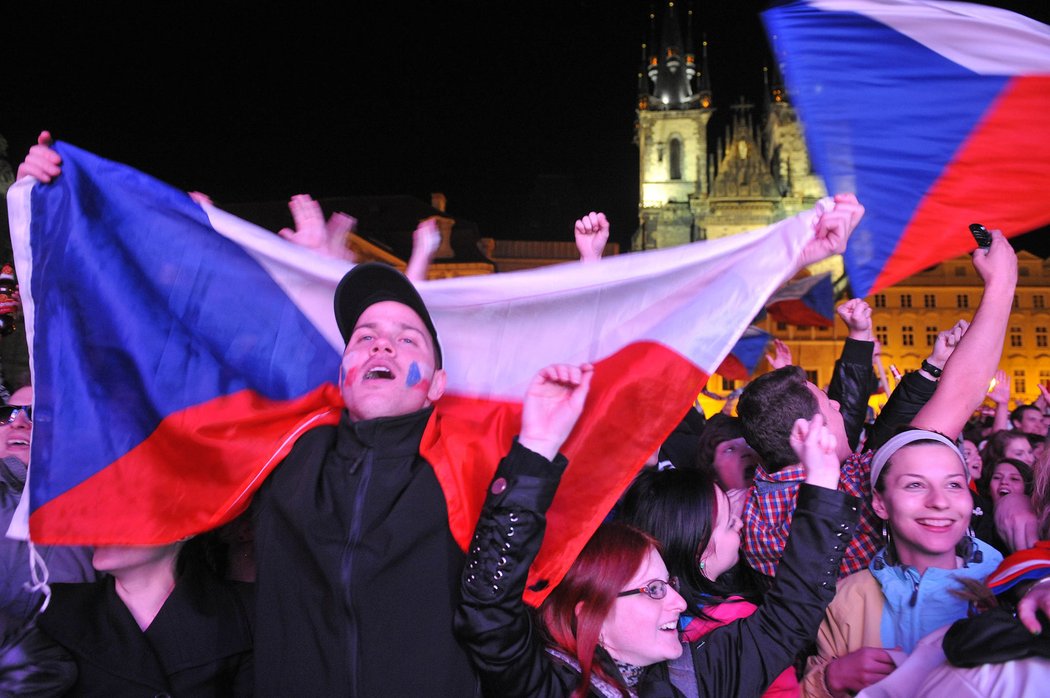Čeští fanoušci hnali hokejisty za postupem do semifinále i na Staroměstském náměstí.