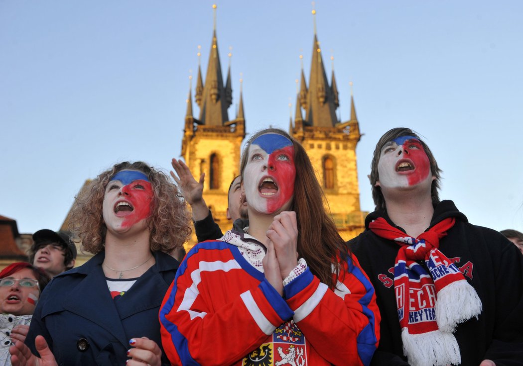 Čeští fanoušci hnali hokejisty za postupem do semifinále i na Staroměstském náměstí.