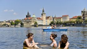 Nejvyšší odpolední teploty se v sobotu zastaví na 32 až 36 °C, ale tropické teploty očekáváme už před 11. hodinou dopolední a poté také po 21 hodině večerní.