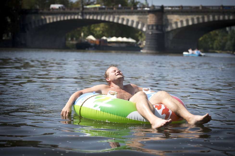 UV index se bude v sobotu při bezoblačné obloze pohybovat na hodnotě číslo 6.