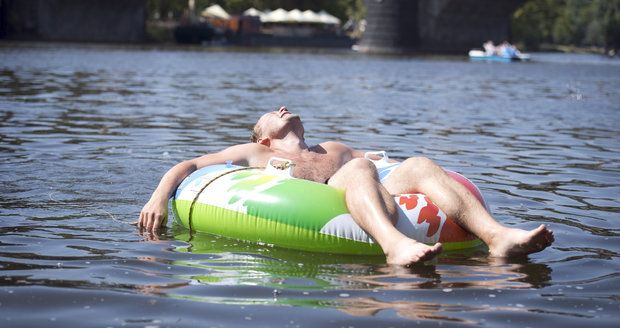 Středa byla nejteplejším dnem roku. V Řeži naměřili 38 °C, výheň byla i jinde