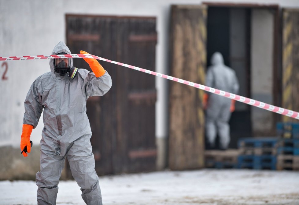 Veterináři začali 1. února v poledne likvidovat asi 17 000 kusů drůbeže napadených ptačí chřipkou v komerčním chovu ve Vlachově Březí na Prachaticku. Jde o farmu PT s.r.o.