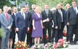 Zástupci české, slovenské a britské vlády při pietním shromáždění u památníku operace Anthropoid v pražské Libni, (27.05.2022).