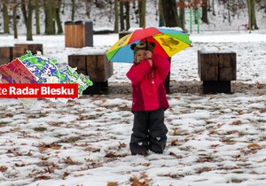 Nadprůměrné teploty v Česku: Bude až 10 stupňů. Před Vánocemi se ale ochladí. Sledujte radar Blesku.