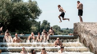 Po rekordních vedrech přijde obrat. Česko čekají bouřky a návrat teplot k normálu Po rekordních vedrech přijde obrat. Česko čekají bouřky a návrat teplot k normálu