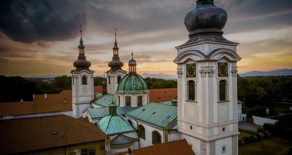 Doksany jsou jedním z nejkrásnějších a nejstarších českých klášterů.