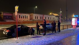 Policisté zadrželi zfetovaného muže v kradeném autě.