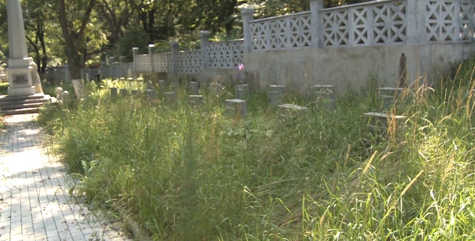 Hroby československých legionářů v Rusku jsou v žalostném stavu: Přemístili je na skládku!