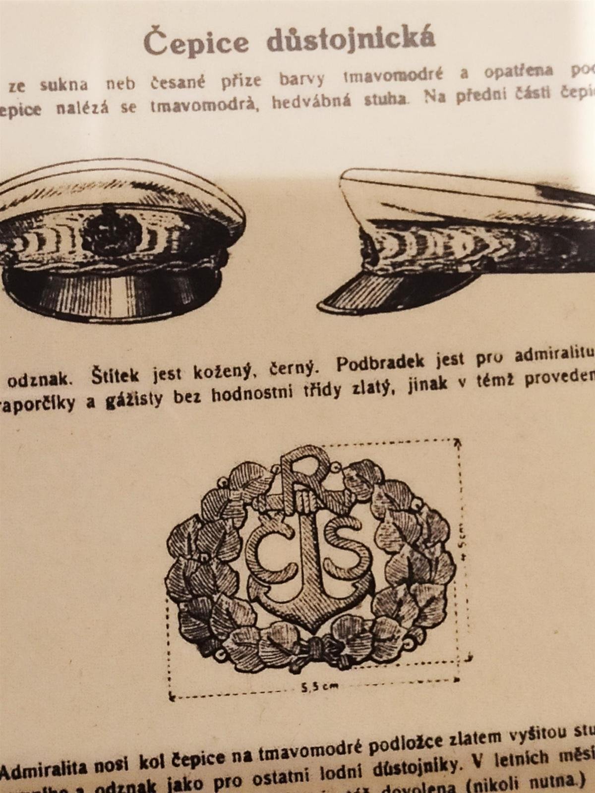 Výstrojní vyhlášky, které postupně měnily původní rakouské uniformy za nové.