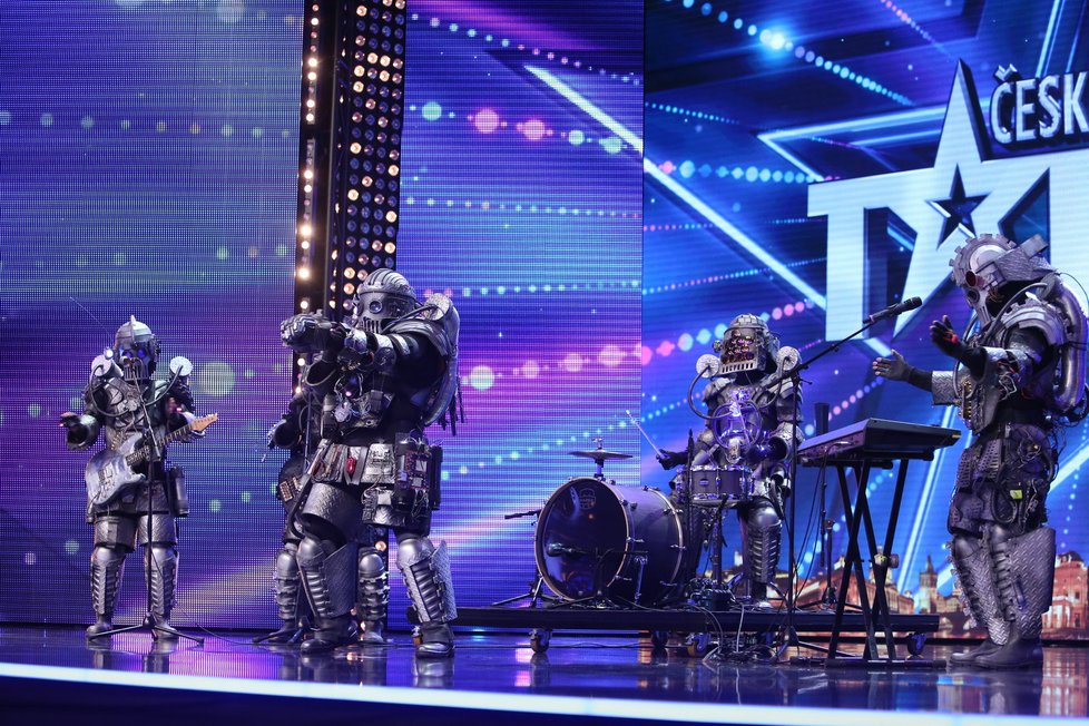 Roboti – netradiční stand up pěvecké vystoupení v originálních kostýmech