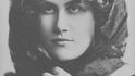 Jako kurýrka mezi domácím a zahraničním odbojem působila za první světové války i pěvkyně Ema Destinnová.