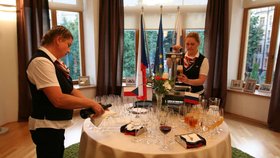 Kvůli zhoršeným česko-ruským vztahům končí v moskevském Českém domě provoz restaurace a hotelu.