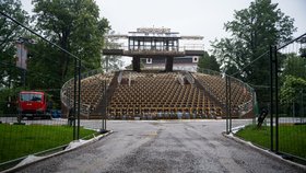 Krumlovský zámek o otáčivé hlediště nepřijde. Město i Zaorálek ho chtějí nechat v zahradě