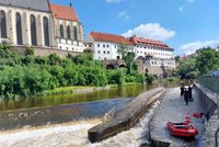 Vodní záchranář o českých vodácích: Helmy nedají ani dětem a mají špatně nahuštěné rafty!