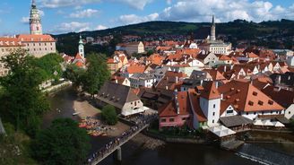 Krumlov nejsou jen malebné uličky uvnitř města. Řadu lákadel skýtá i procházka po jeho okolí