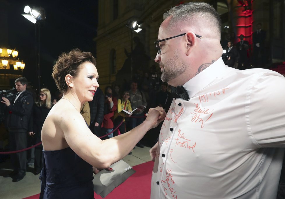 Český lev 2019 - Autogramiáda celebrit na košile redaktorů Blesku: Zuzana Stivínová