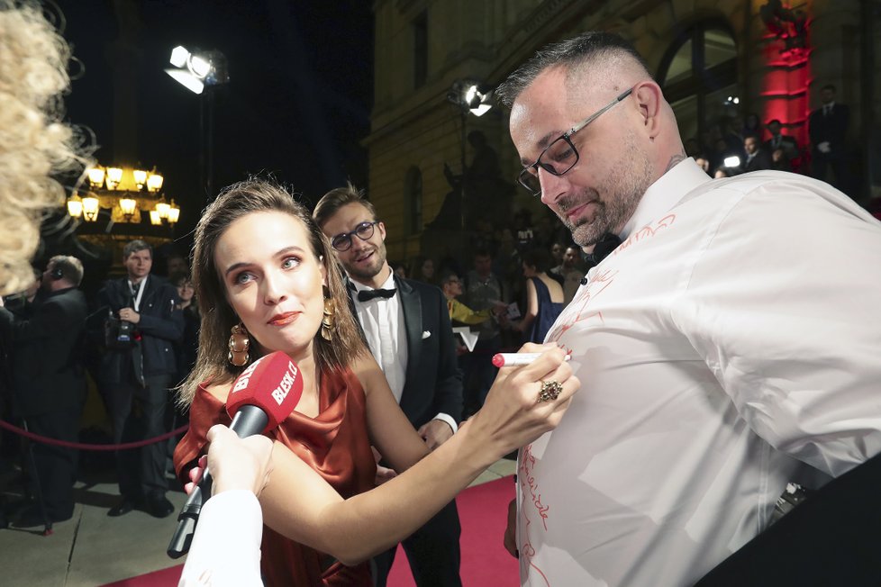 Český lev 2019 - Autogramiáda celebrit na košile redaktorů Blesku: Tereza Voříšková